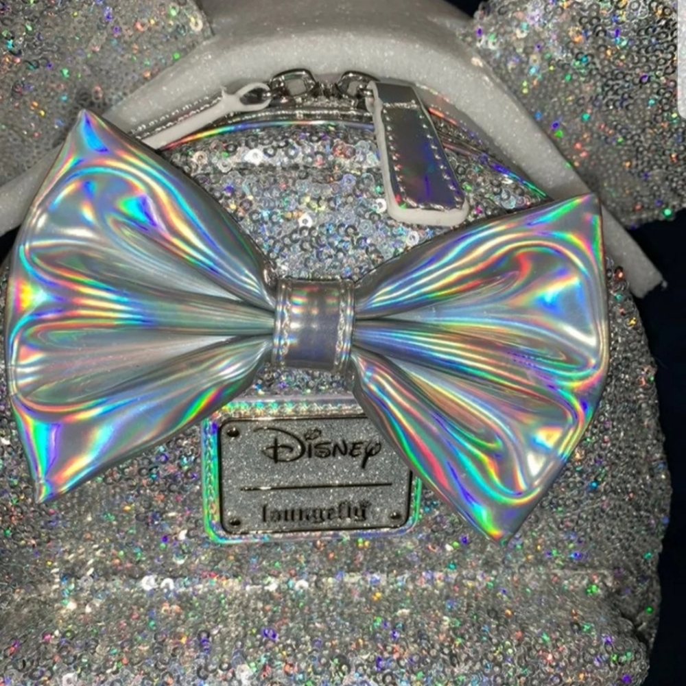 Loungefly Disney Holographic Sequin Minnie Mouse Backpack Silver Rave Bag - OBO - Picture 5 of 8